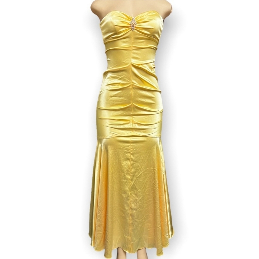 Xscape Women's Long Satin Bustier with Rhinestone Clip